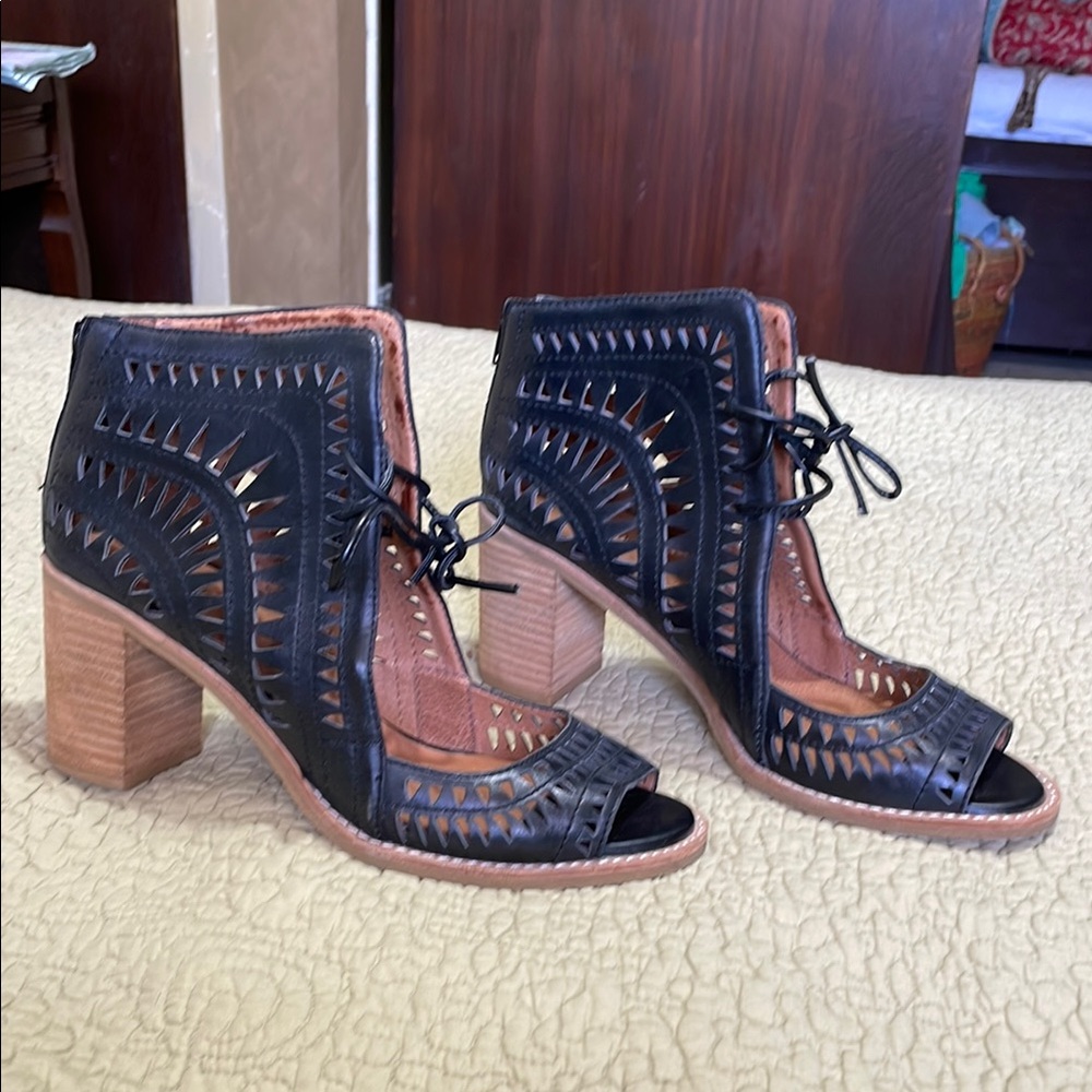 peeptoe laser, cut lace leather peep toe shoeties